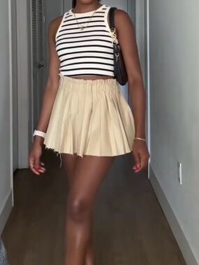 H&M Cream Pleated Mini Skirt Size M NWT